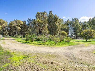 13 Darwin Street, Cookernup WA 6219