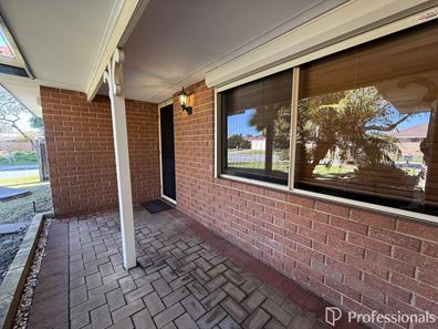 11 Bluegum Road, Thornlie WA 6108