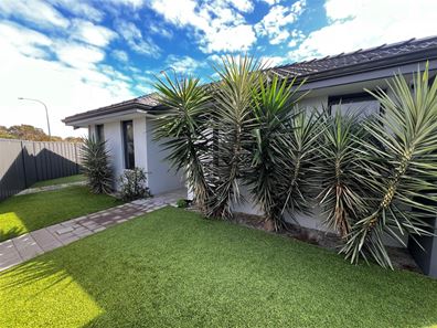 33 Sharperton Meander, Dudley Park WA 6210