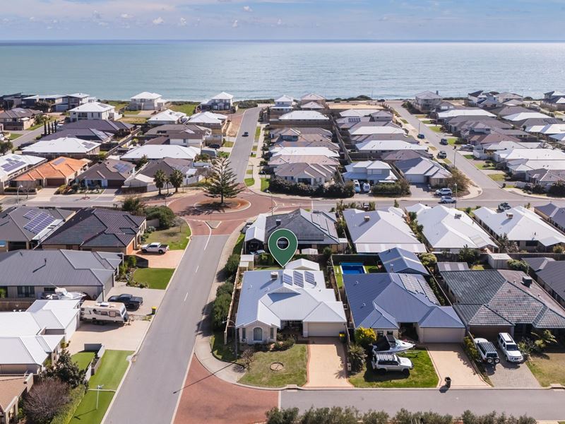 1 Marsdenia Road, Halls Head WA 6210