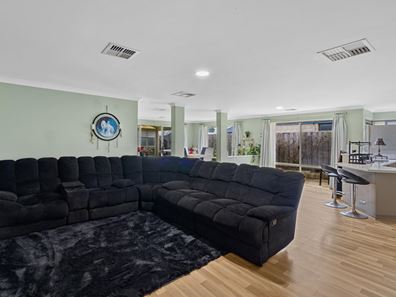 1 Marsdenia Road, Halls Head WA 6210