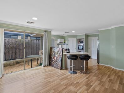1 Marsdenia Road, Halls Head WA 6210