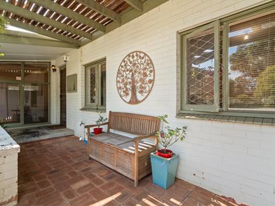 15 Waltham Road, Armadale WA 6112