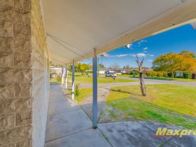 5 Devon Way, Lynwood WA 6147