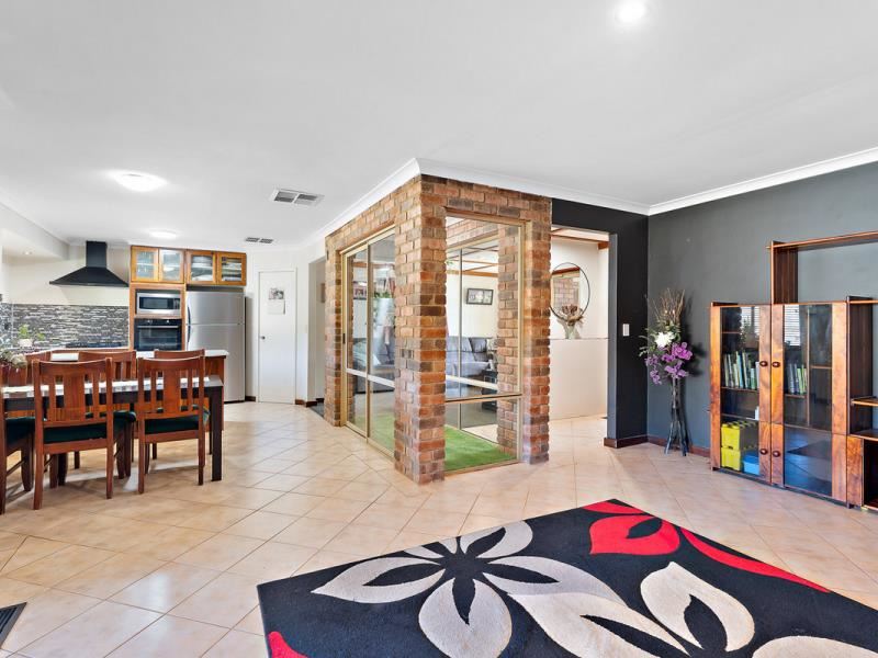 4 Wyong Place, Mount Nasura WA 6112