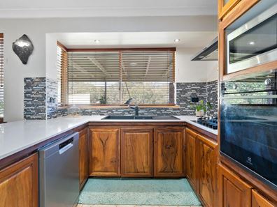 4 Wyong Place, Mount Nasura WA 6112