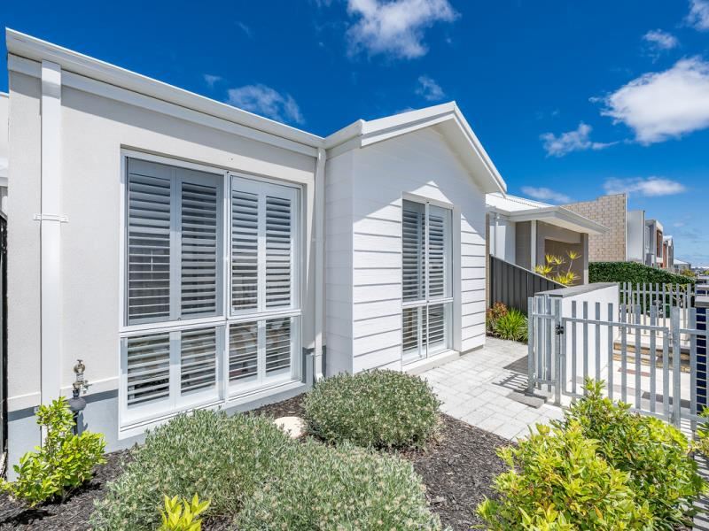 25 Reflection Boulevard, Jindalee WA 6036