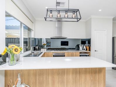 25 Reflection Boulevard, Jindalee WA 6036