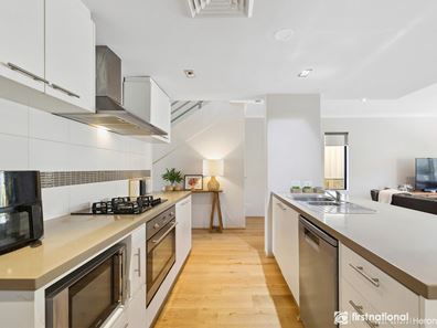 15 ARCADIA CRESCENT, Bateman WA 6150