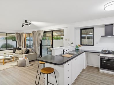 5 Copper Lane, Wattle Grove WA 6107