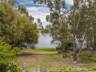 B25/60 Riversdale Road, Rivervale WA 6103