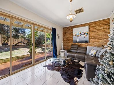 121 Aitken Drive, Winthrop WA 6150