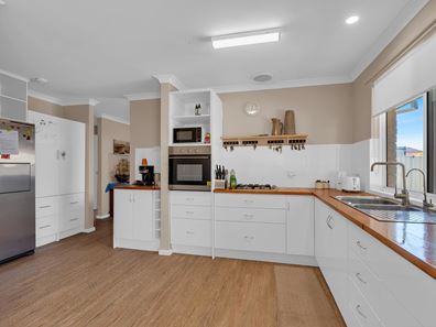 1 Redfin Close, Warnbro WA 6169