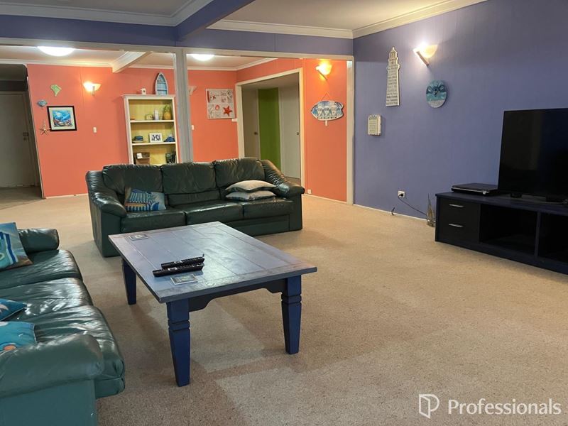 12 Regan Street, Meekatharra