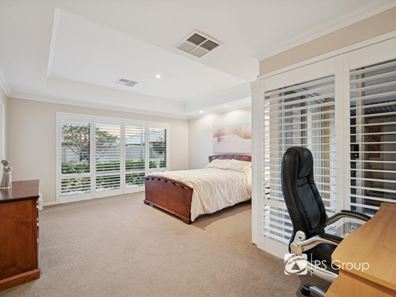 15 Bluebeech Way, Piara Waters WA 6112
