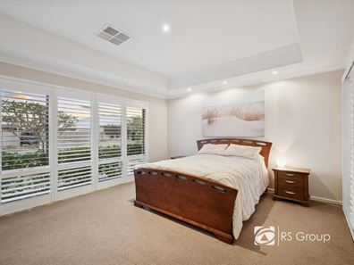15 Bluebeech Way, Piara Waters WA 6112