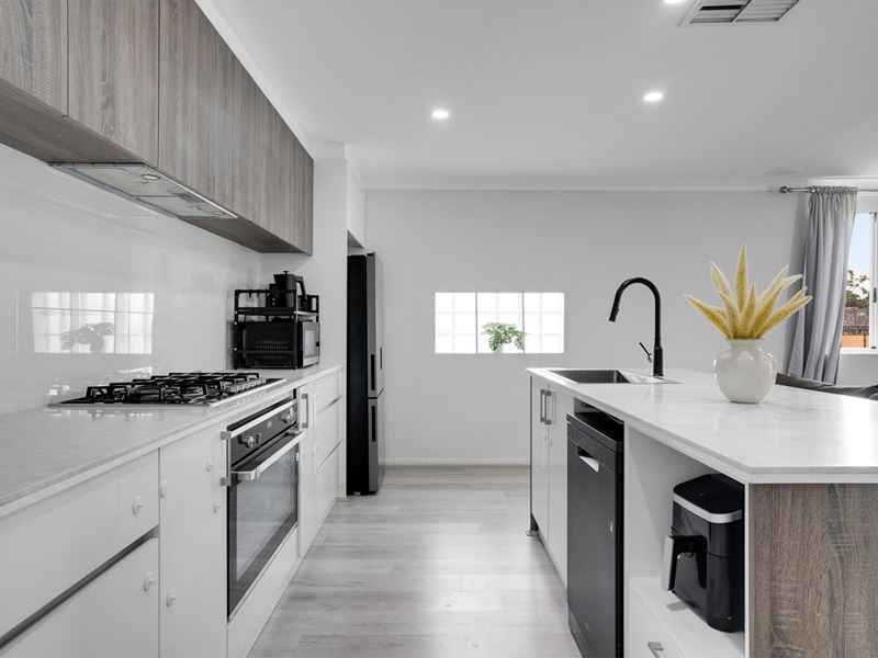 22 Clovertree Street, Maddington WA 6109