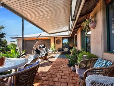 1 Settlers Close, Bluff Point WA 6530