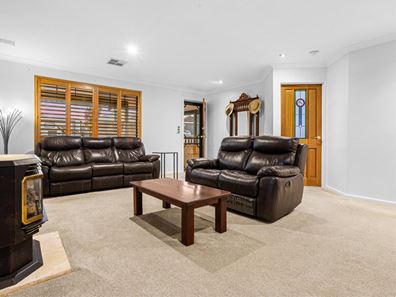 10 Tiberias Rise, Atwell WA 6164