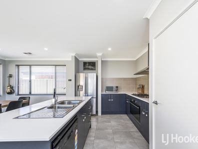 166 Kokoda Boulevard, Byford WA 6122