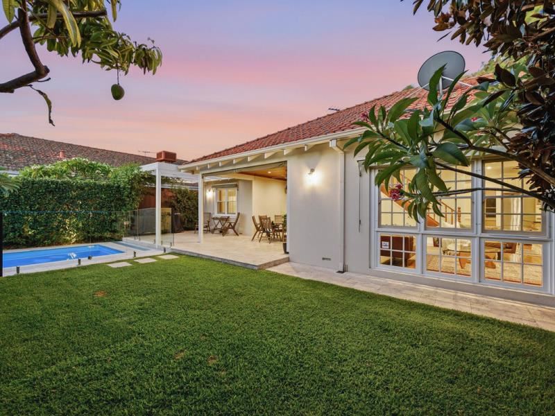 19 Reynolds Road, Applecross WA 6153