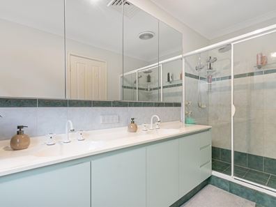 5 Boyle Avenue, Rockingham WA 6168