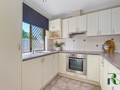 32/35 Winnacott Street, Willagee WA 6156
