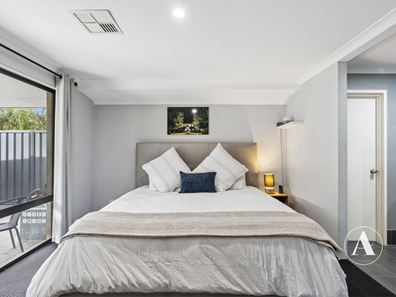 8 Swindale Avenue, Hilbert WA 6112