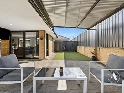 8 Swindale Avenue, Hilbert WA 6112