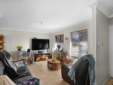 10 Golders Way, Girrawheen WA 6064