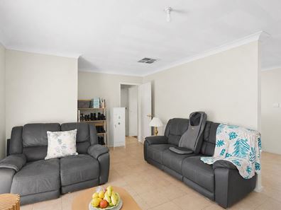 10 Golders Way, Girrawheen WA 6064