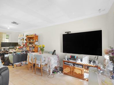10 Golders Way, Girrawheen WA 6064