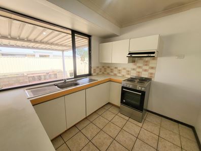 37 Clarke St, East Cannington WA 6107