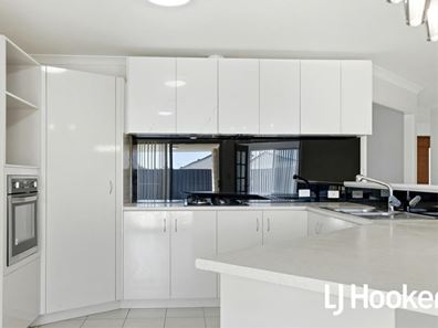 35 Dillwynia Bend, Banksia Grove WA 6031