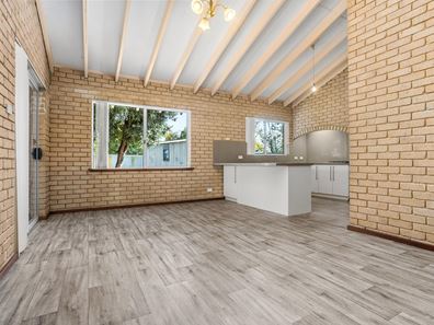 17 Findlay Road, Leeming WA 6149