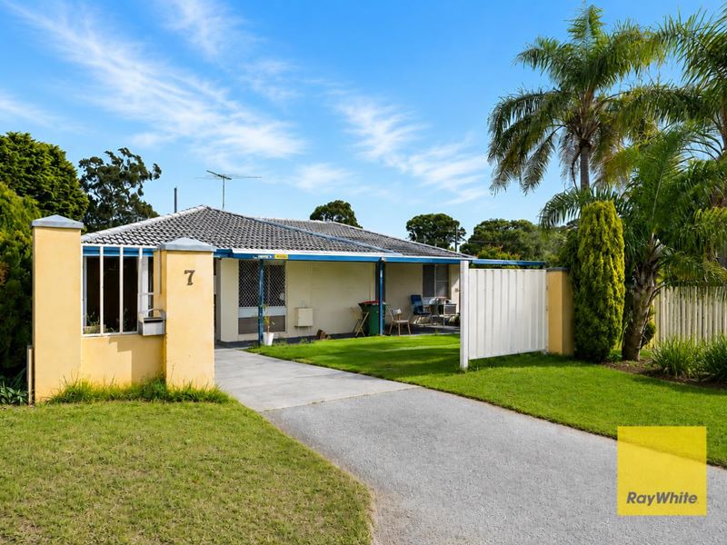 7 Calvert Way, Girrawheen WA 6064