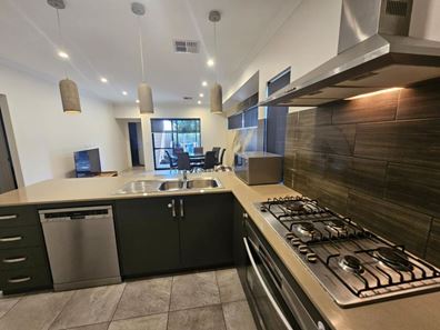 7 Windermere Blvd, Aveley WA 6069