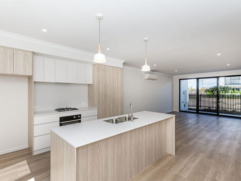 8 Turquoise Boulevard, Treeby WA 6164