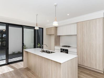 8 Turquoise Boulevard, Treeby WA 6164