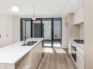 8 Turquoise Boulevard, Treeby WA 6164