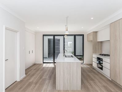 8 Turquoise Boulevard, Treeby WA 6164