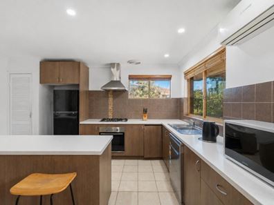 10 Tay Court, Cooloongup WA 6168