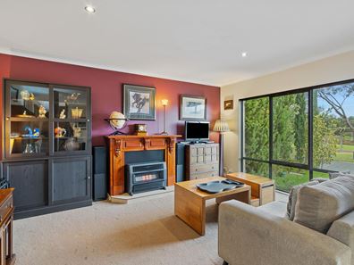 51 Darwin Terrace, Dudley Park WA 6210