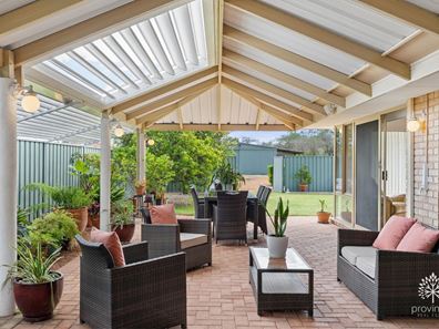 18 Ryan Way, Lesmurdie WA 6076