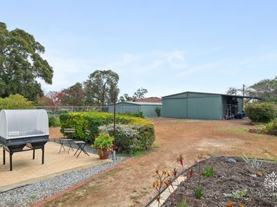 18 Ryan Way, Lesmurdie WA 6076
