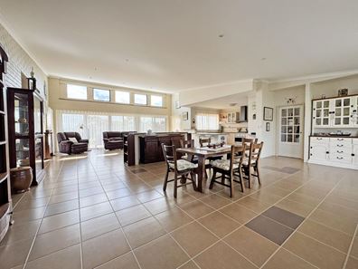 90 Tuart Forest Grove, Pink Lake WA 6450
