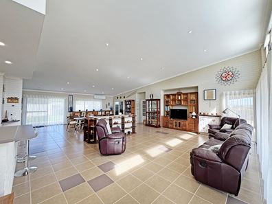 90 Tuart Forest Grove, Pink Lake WA 6450