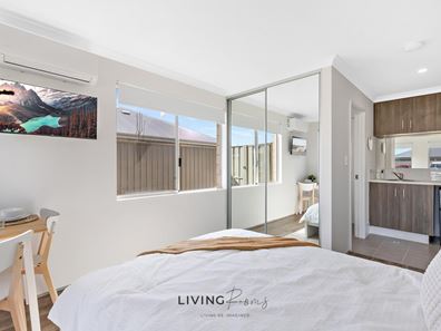 Room/4  12 Tangelo Grove, South Yunderup WA 6208