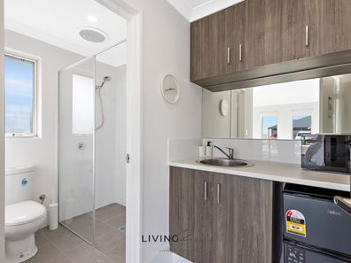 Room/4  12 Tangelo Grove, South Yunderup WA 6208