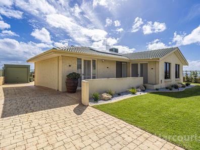 8 Sussex Place, Halls Head WA 6210